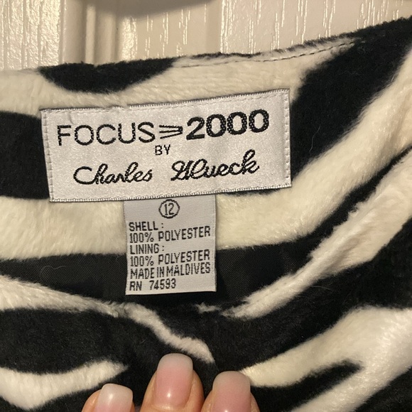 EUC Focus 2000 by Charles Glueck zebra print skirt. Size 12. Super edgy and sexy - Picture 5 of 6